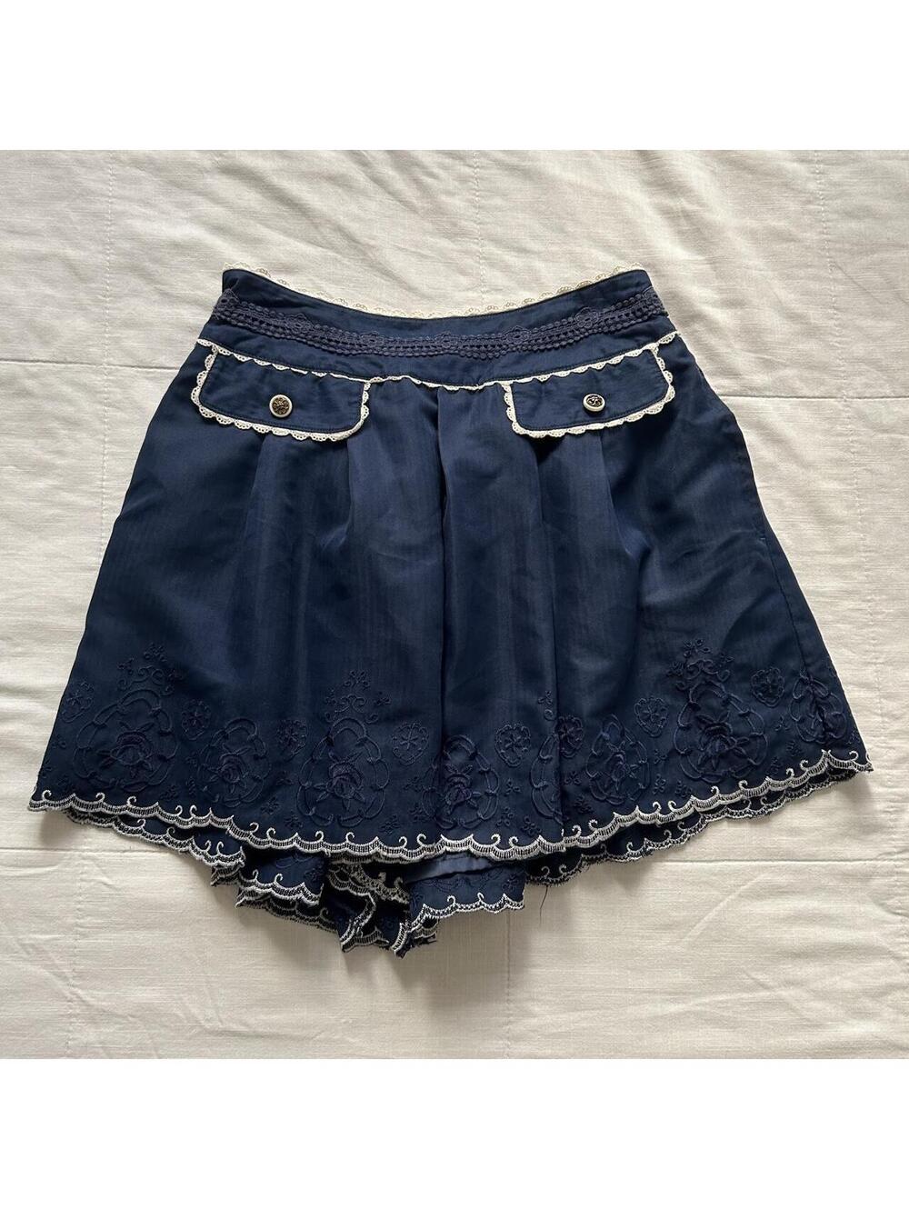 Axes Femme Navy Blue Embroidered Shorts Scalloped Lace Trim Medium Japan